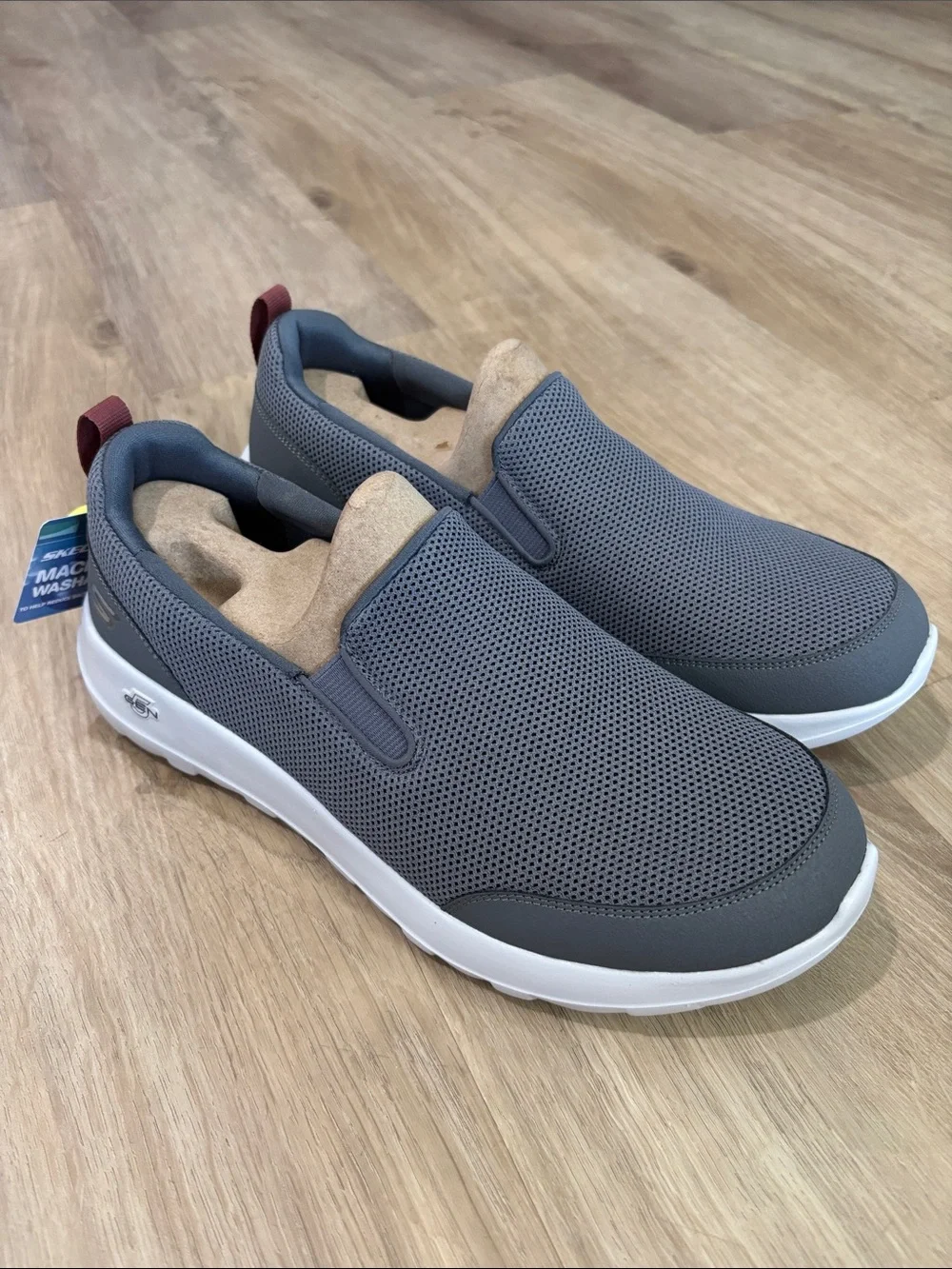 NEW Men’s Skechers Go Walk Max Clinched Walking Shoes
